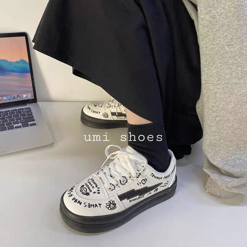 579shopdep Giày thể thao nữ ulzzang vẽ tay Custom GRAFFITY hot mới chữ kí đẹp đế bánh mỳ độn cao 4cm màu đen trắng