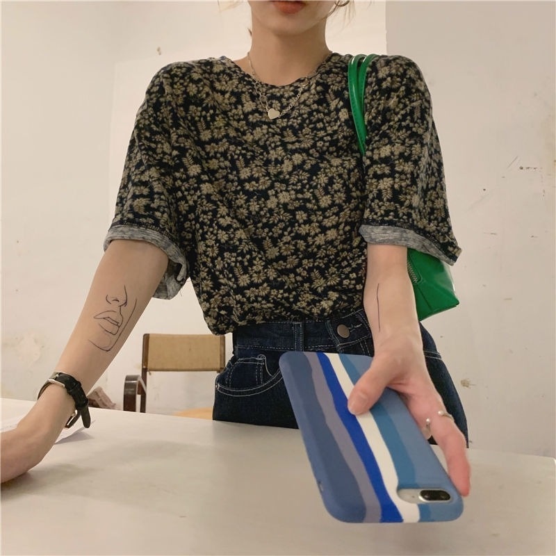Áo Thun Ngắn Tay Cổ Tròn In Họa Tiết Hoa Phong Cách Retro Hong Kong Cho Nữ