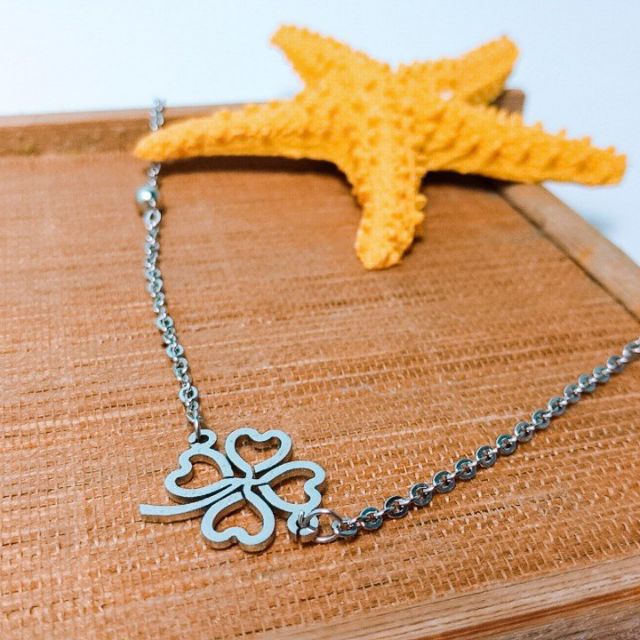 LẮC CHÂN CỎ BỐN LÁ MAY MẮN