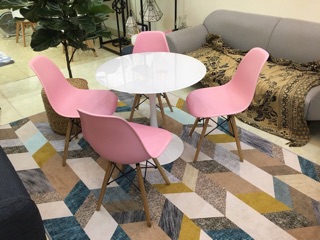 Ghế eames màu hồng (j01 )