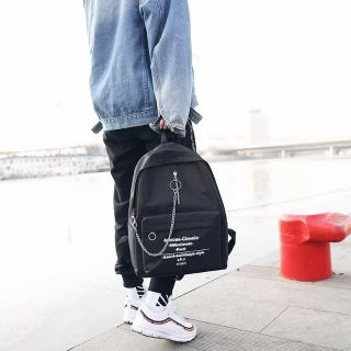 Cặp đi học nam nữ dây xích