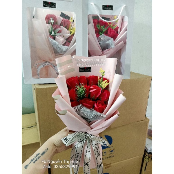 Bó 11 bông tặng kèm túi thiệp chúc mừng