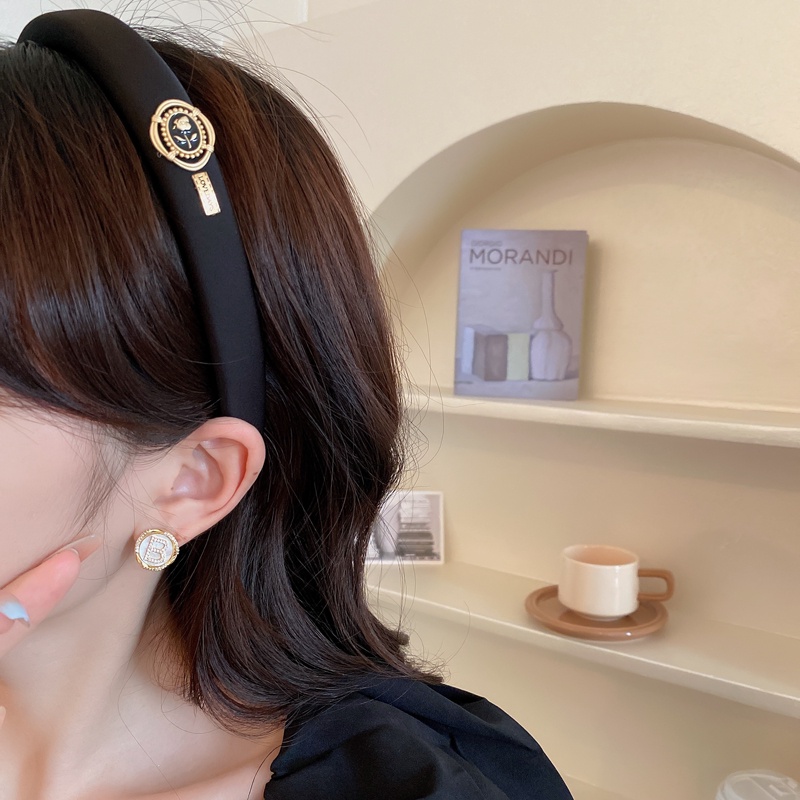 Cài tóc DREJEW bằng vải xốp đính ngọc trai đầu lâu thời trang Pháp cổ điển