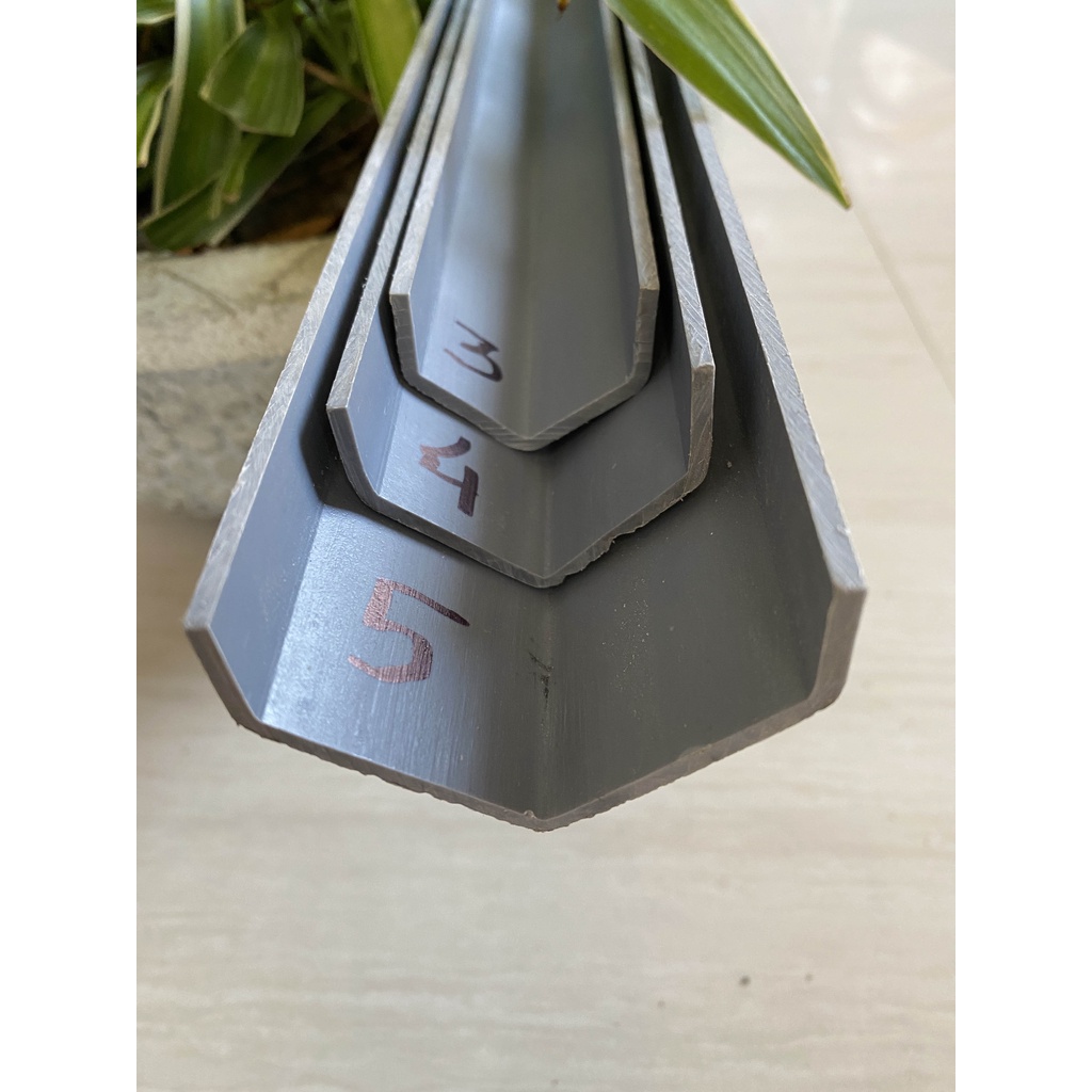 Bộ 3 cái phào chỉ tam giác 3cm, 4cm và 5cm được làm từ ống nhựa PVC siêu bền,dùng kéo chỉ nước hoặc trang trí