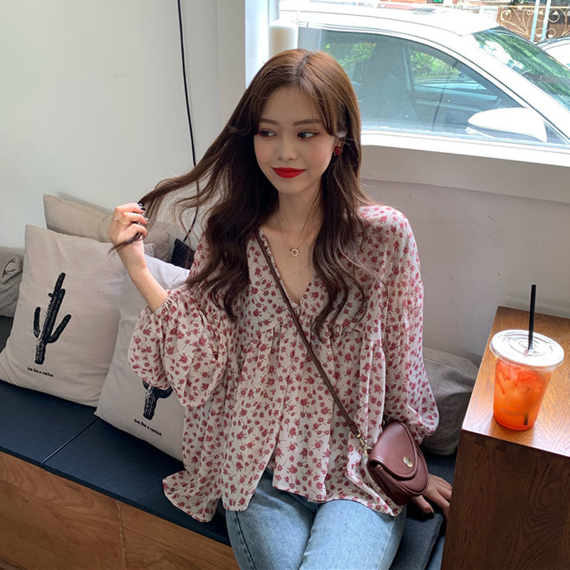 Áo voan tay phồng cổ chữ V in hoa nữ tính