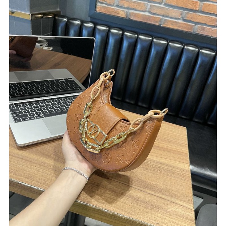 Túi mặt trăng LV