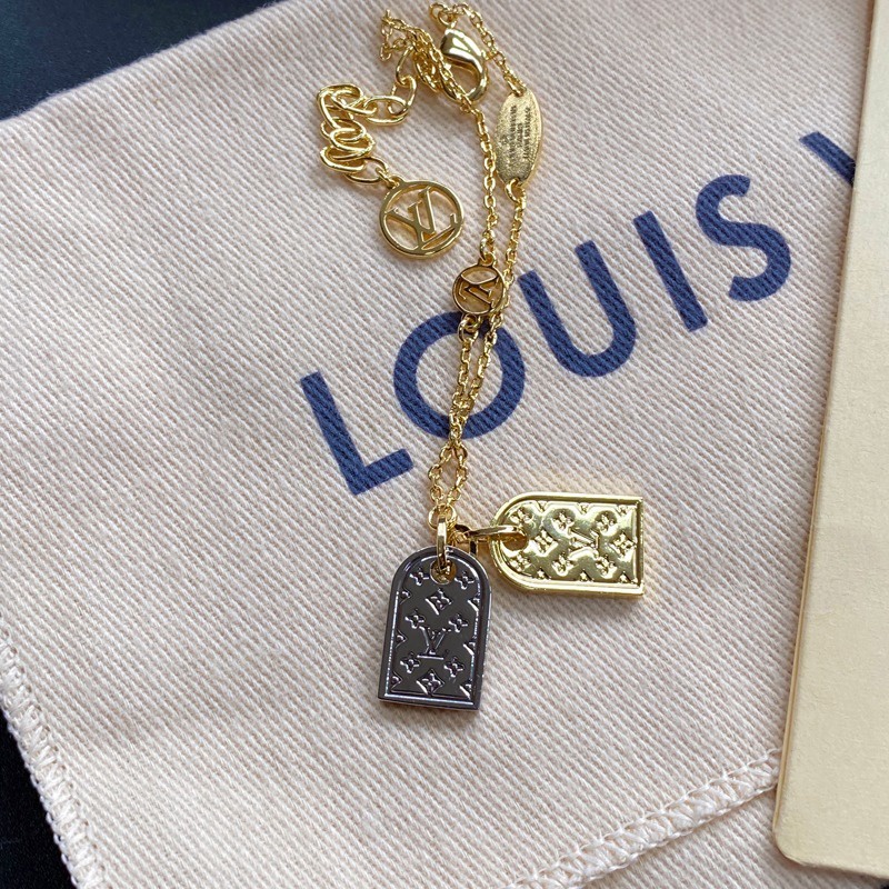 Vòng tay Louis Vuitton bằng thép titan thiết kế đơn giản thời trang Hàn Quốc cho nữ