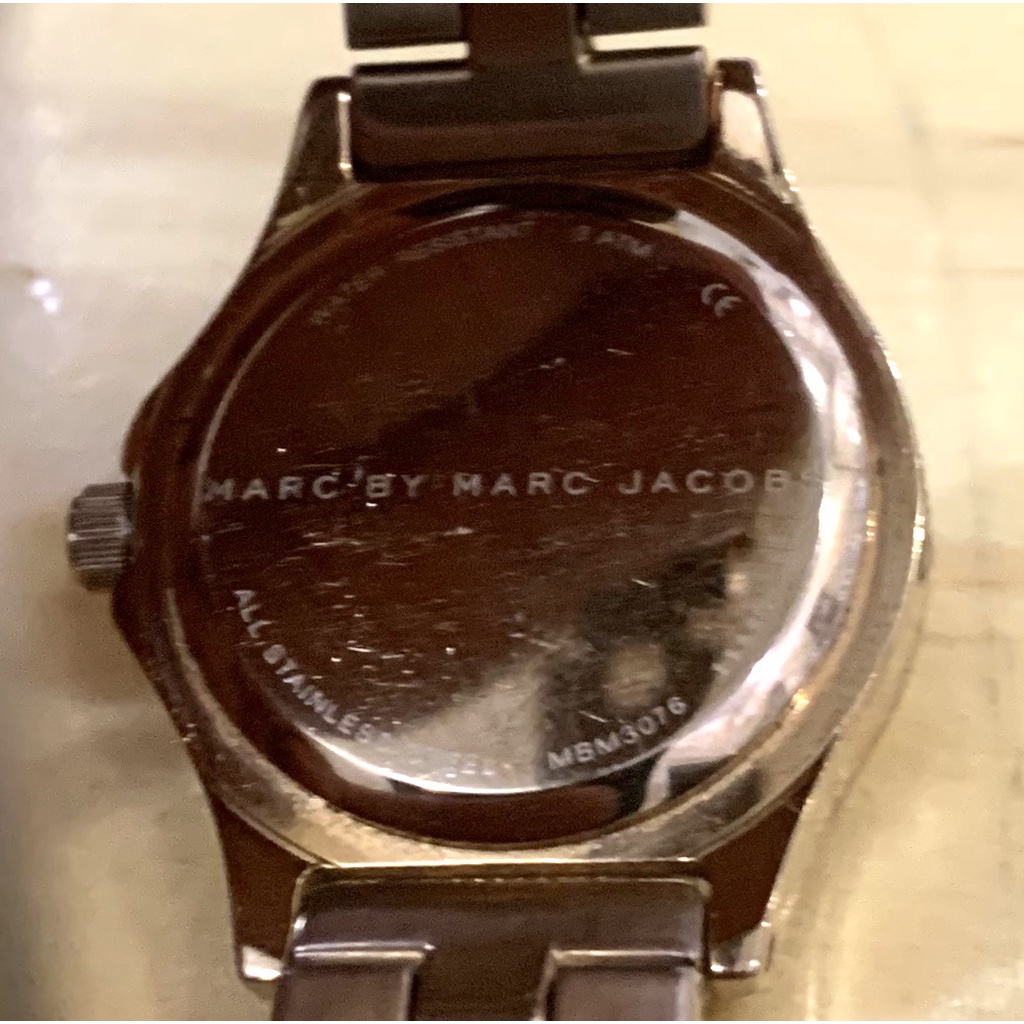 Đồng hồ nữ cao cấp chính hãng Marc Jacob.Hàng Secondhand.Mặt đẹp size 22.Dây thép đặc,zin theo máy.Hàng VIP