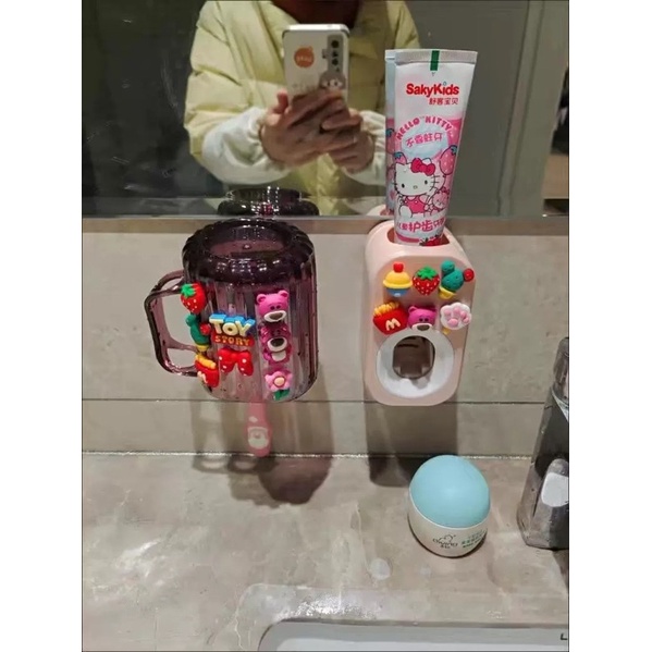 Bộ cốc treo bàn chải và dụng cụ nhả kem đánh răng tự động gắn tường hoạt hình cho trẻ em