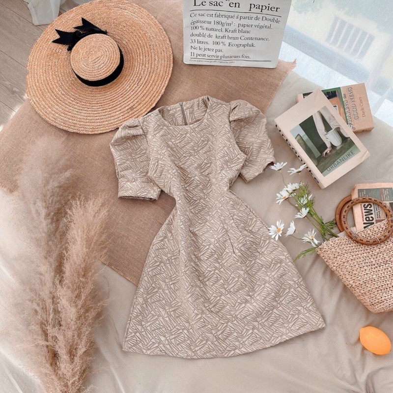 Đầm gấm nude cổ tròn tay bồng