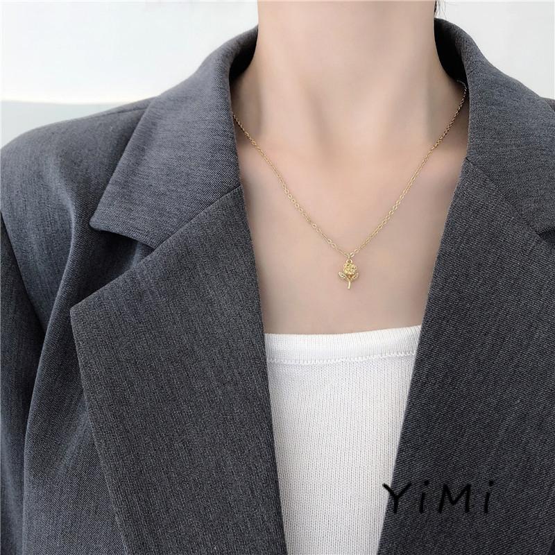 Vòng cổ màu vàng thiết kế mặt hoa hồng tinh tế thời trang cho nữ