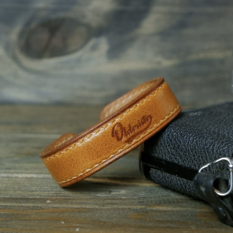 Vòng tay OLDERISTER CUFF Leather baracelet sản phẩm thủ công bằng da thật