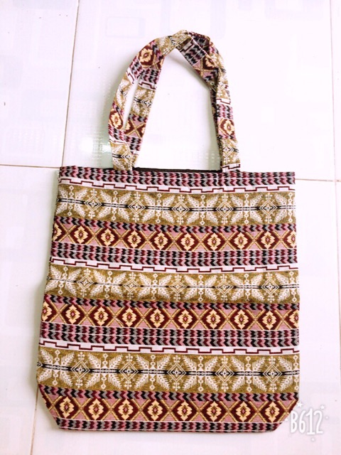 Túi thổ Cẩm đeo vuông trung