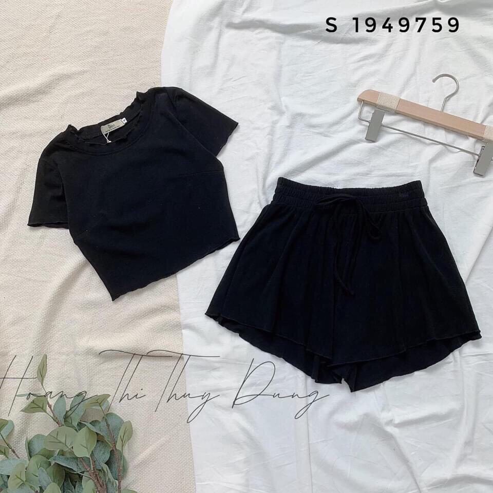 Sét bộ áo croptop và quần short siêu xinh