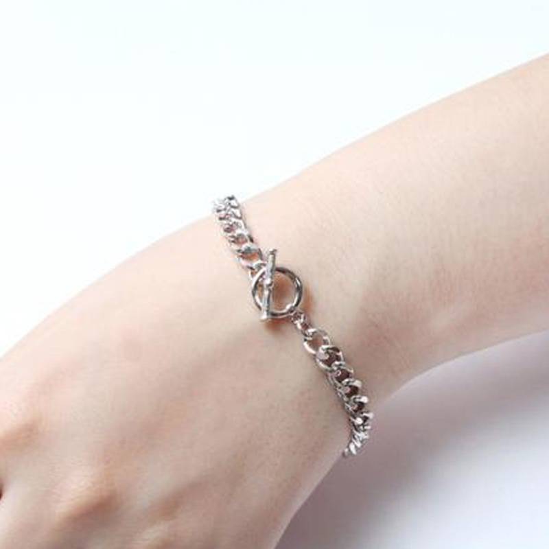 Vòng tay thiết kế đơn giản thời trang