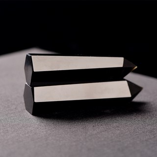 Trụ đá thanh tẩy Obsidian