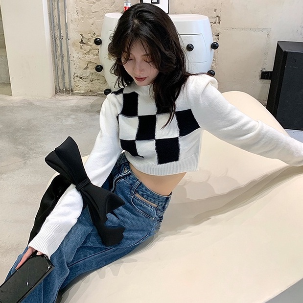 Áo croptop dài tay cổ tròn dáng rộng họa tiết kẻ ô thời trang cá tính cho nữ | BigBuy360 - bigbuy360.vn