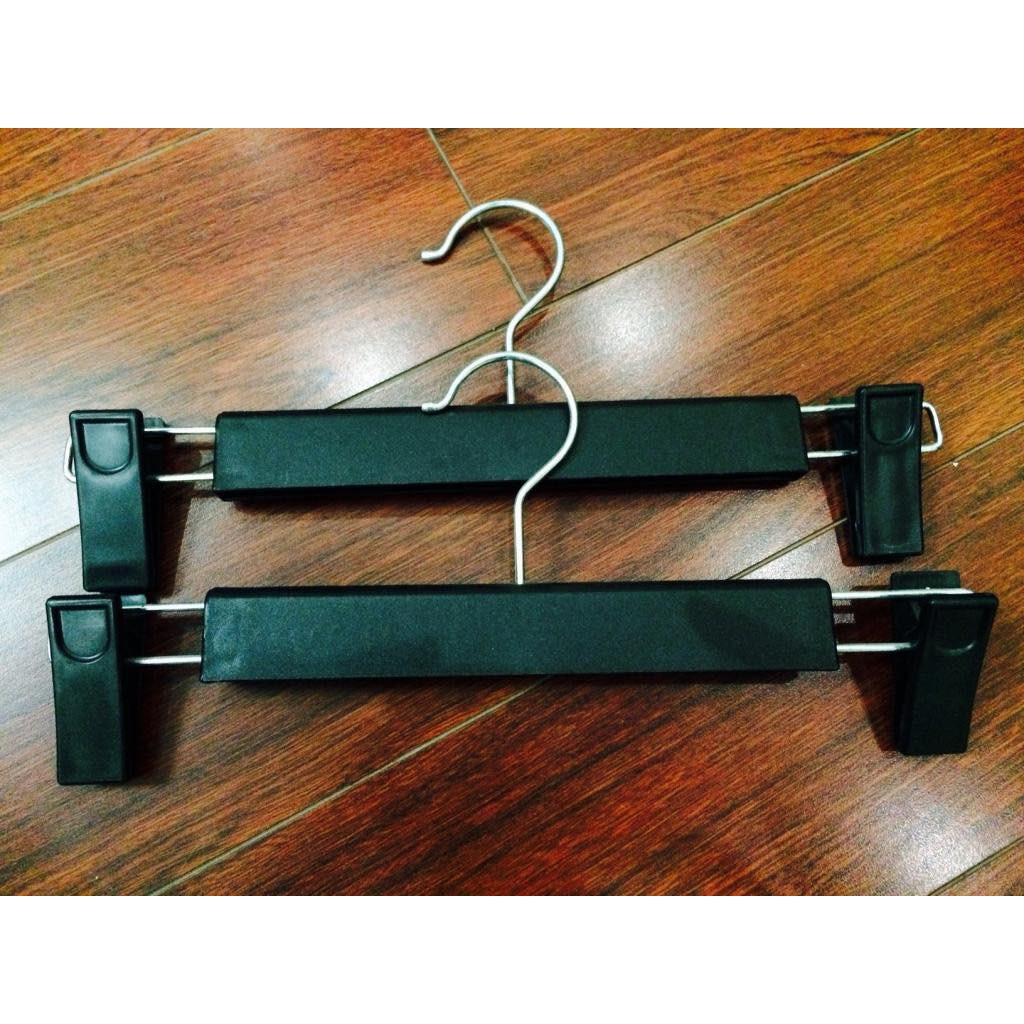 Kẹp nhựa đen móc treo 30 chiếc =110k