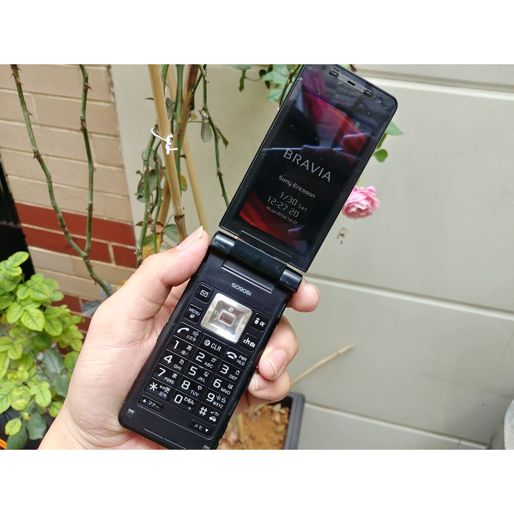 Điện thoại Sony Ericsson SO906i màu đen