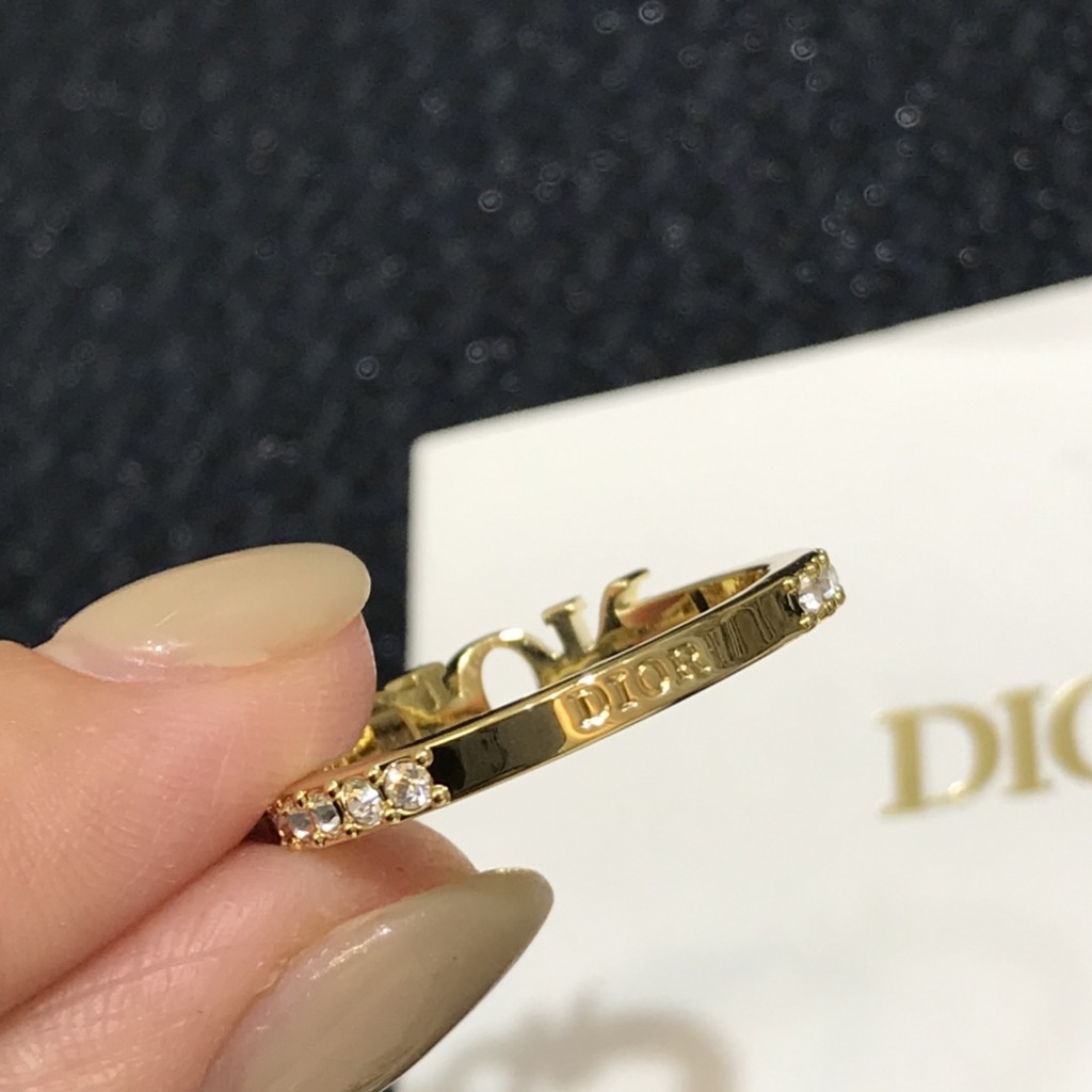 Nhẫn  đính đá pha lê khắc chữ đơn giản phong cách retro