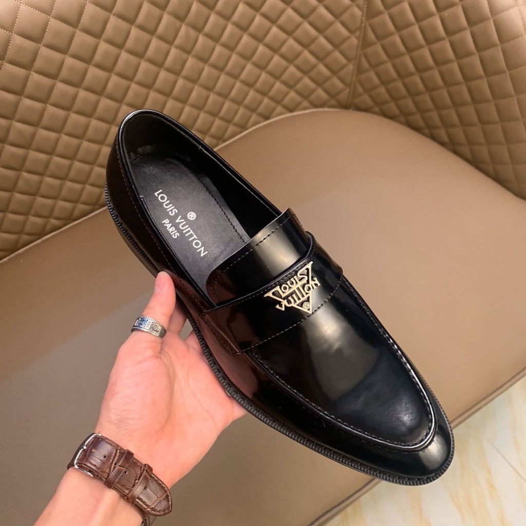 Giày lười nam da thật Louis Vuitton LV sang trọng và lịch lãm, mặt da trang trí ấn tượng