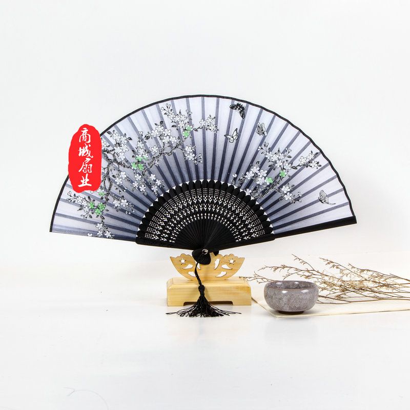 Quạt cổ trang xếp cầm tay vải lụa phong cách Trung Hoa