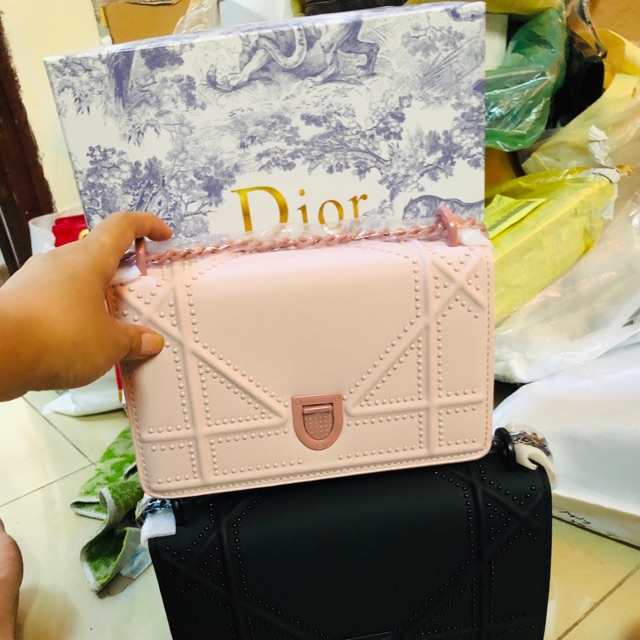 Túi chữ D viền đinh size 25