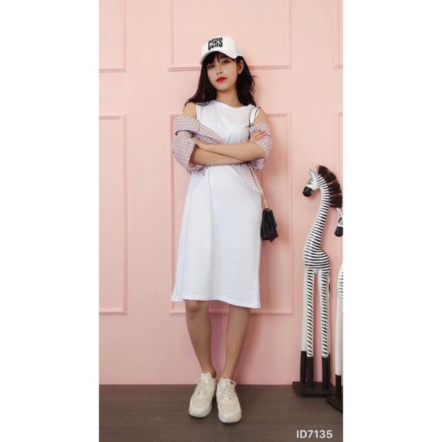 Đầm dáng suông thun cotton màu trắng rớt vai phối áo sơ mi kẻ ô kiểu tay dài liền đầm