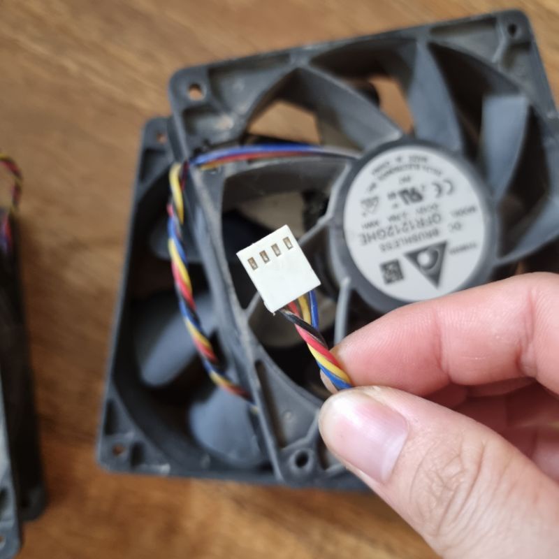 fan quạt bi 4u 12cm x12 cm/2.7A (1fan) qua sử dụng