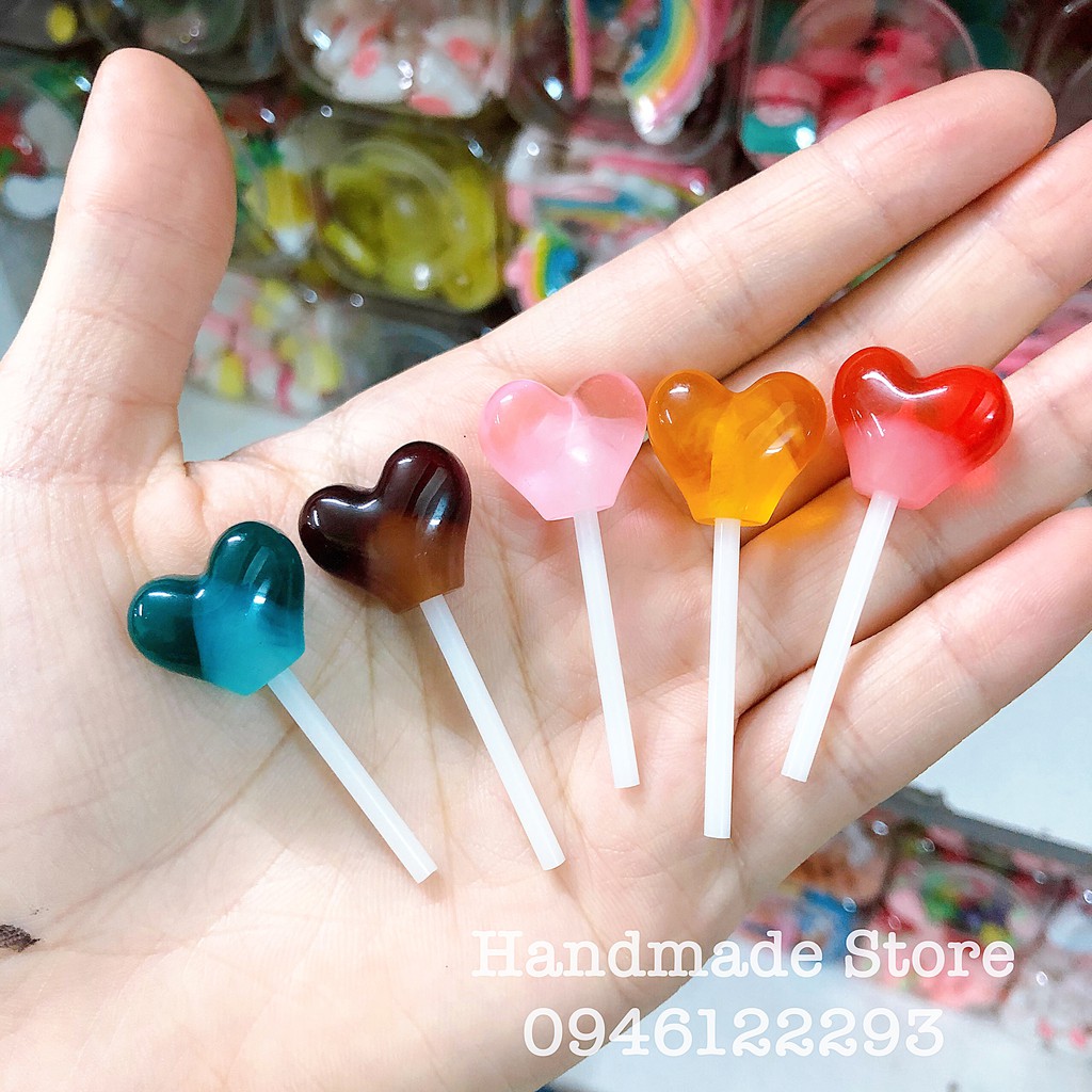 Charm kẹo mút tim