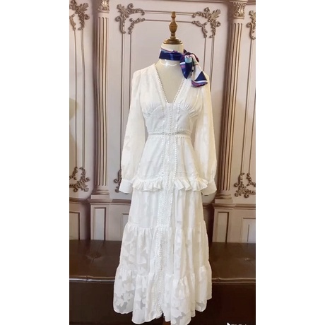 Váy trắng sẻ đùi