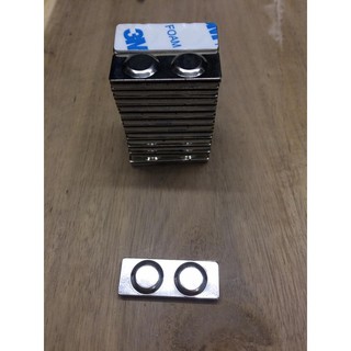 Nam châm cài áo 2 nút ngắn, KT: 35*13mm,nam châm gắn biển tên nhân viên CAM KẾT HÀI LÒNG