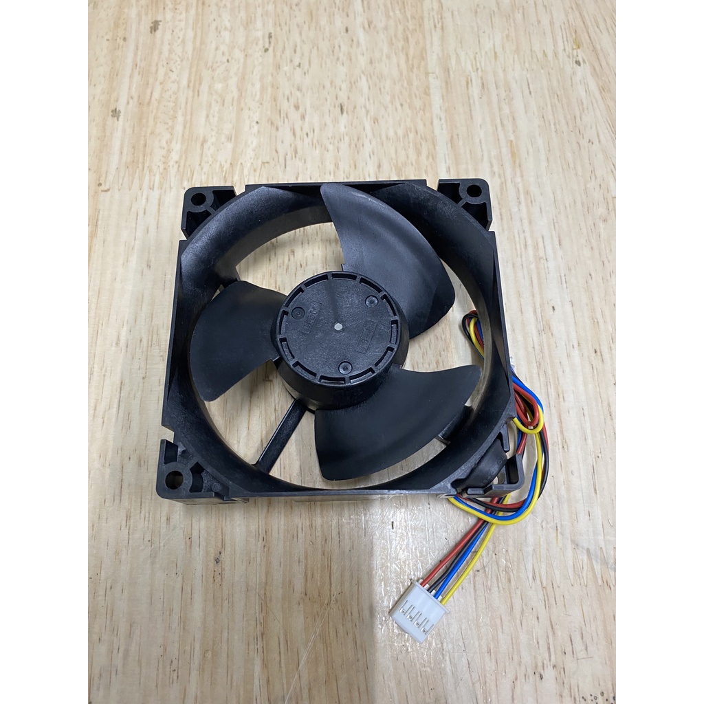 QUẠT TỦ LẠNH TOSHIBA DC : 14V, 0.16A, 4 DÂY 9x9 CM PHƯỚC MÃI