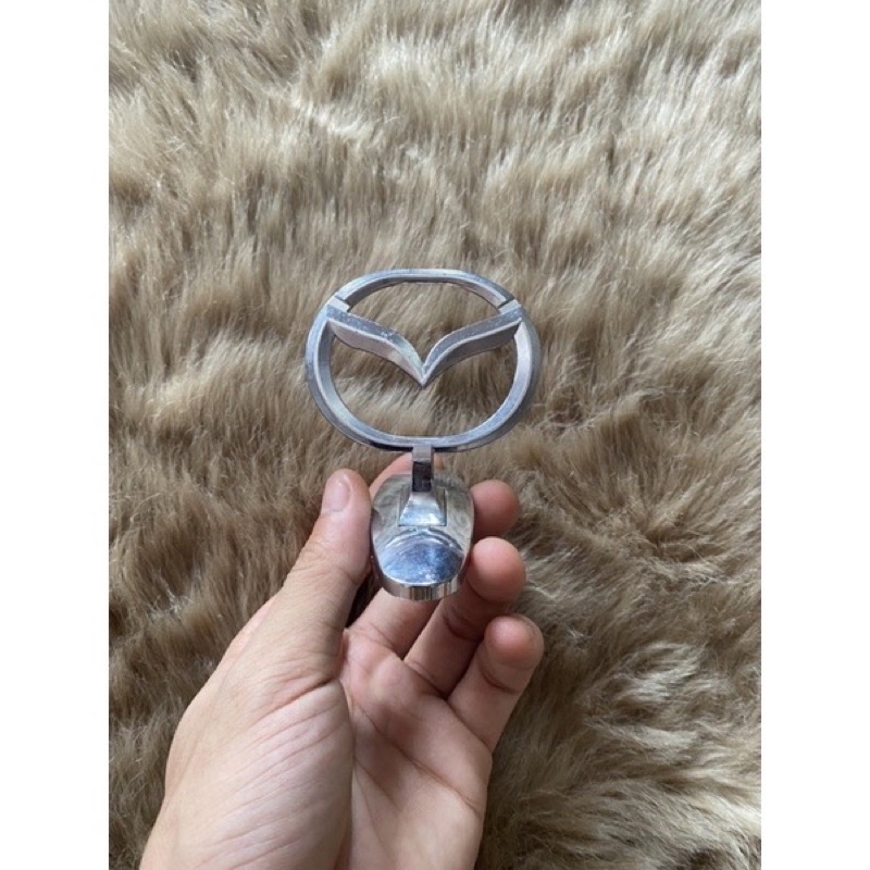 logo theo xe Mazda trang trí nắp cappo