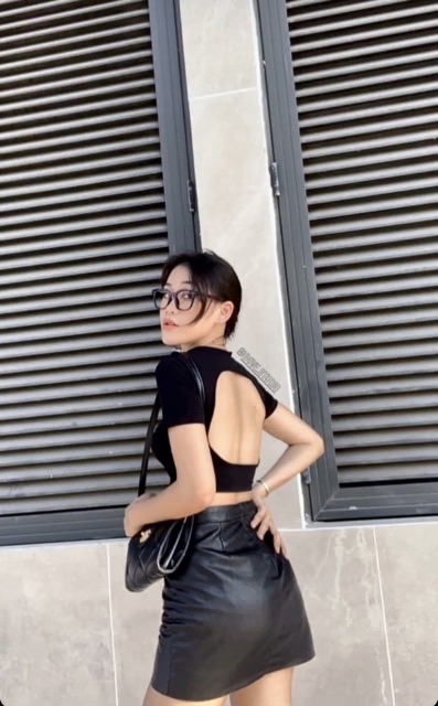 Áo croptop tay ngắn hở lưng | BigBuy360 - bigbuy360.vn