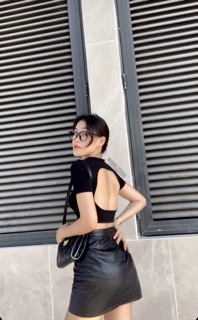 Áo croptop tay ngắn hở lưng