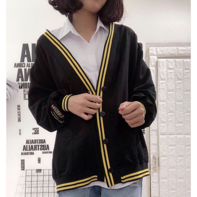 [Rẻ vô địch] Áo cardigan viền bo 3 sọc, tay thêu chữ | BigBuy360 - bigbuy360.vn