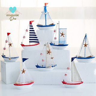 Mô hình thuyền buồm bằng gỗ phủ sơn phối họa tiết biển  size 14cm - Decor trang trí theo phong cách biển