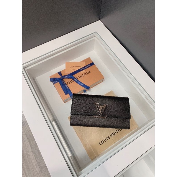 Ví cầm tay capu lv