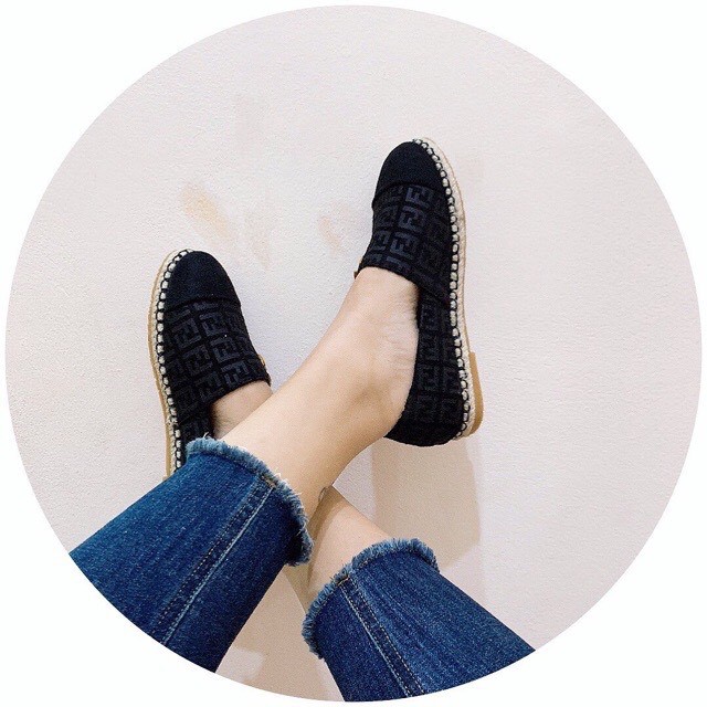 Giày slip on viền cói vân họa tiết khuy GG mạ đồng | BigBuy360 - bigbuy360.vn