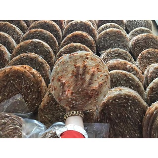 Bánh tráng cá cơm (đặc sản Cà Mau)