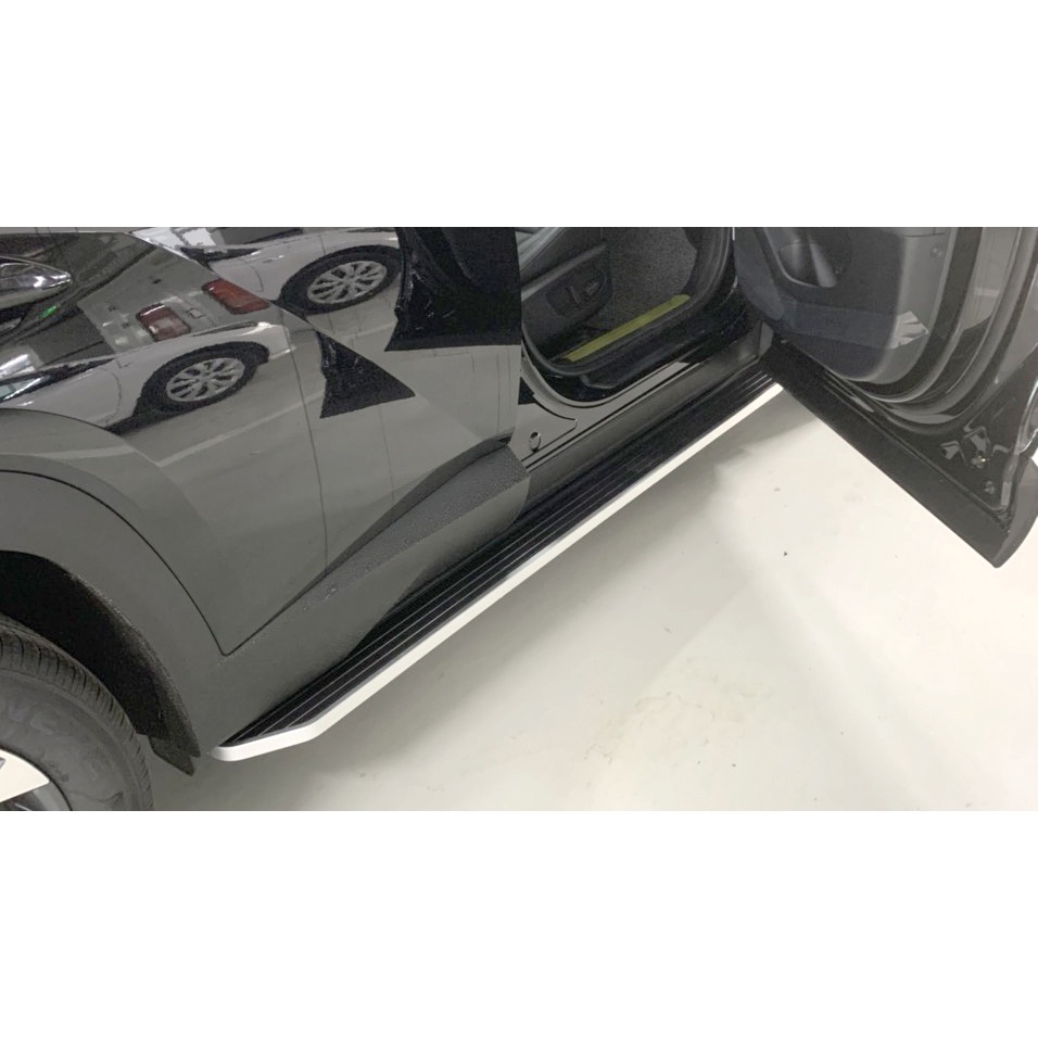 Bậc lên xuống Hyundai Tucson đời 2022. Mẫu MH