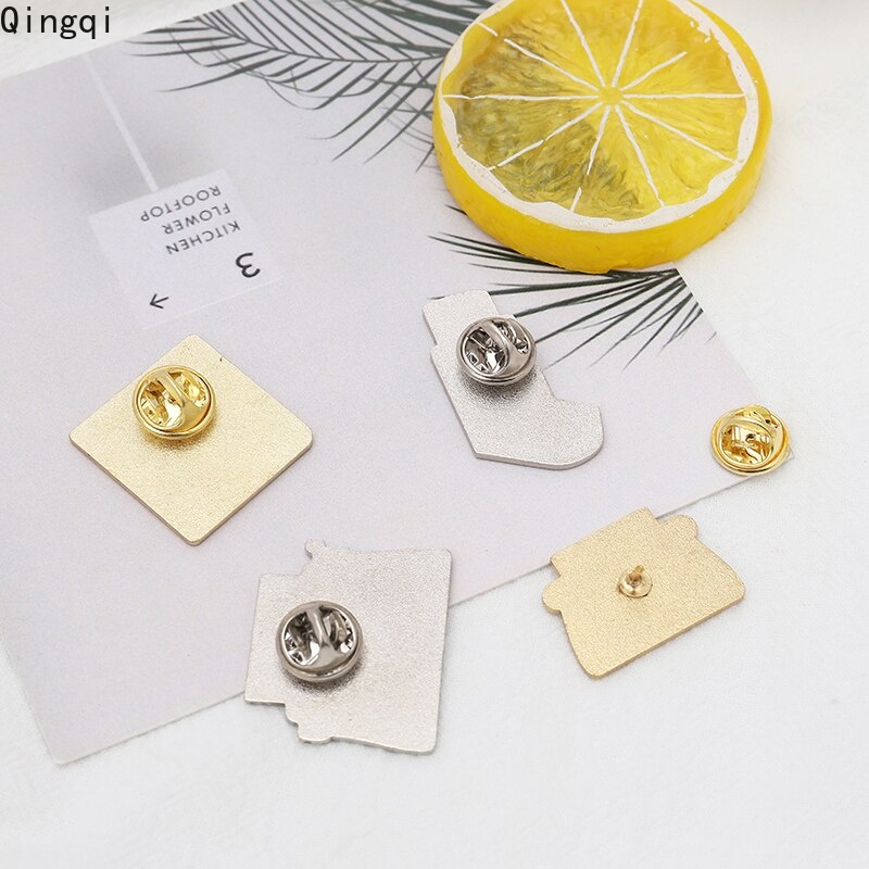 Ghim cài áo Miss Zoe hình máy đánh chữ/ đĩa than phong cách vintage