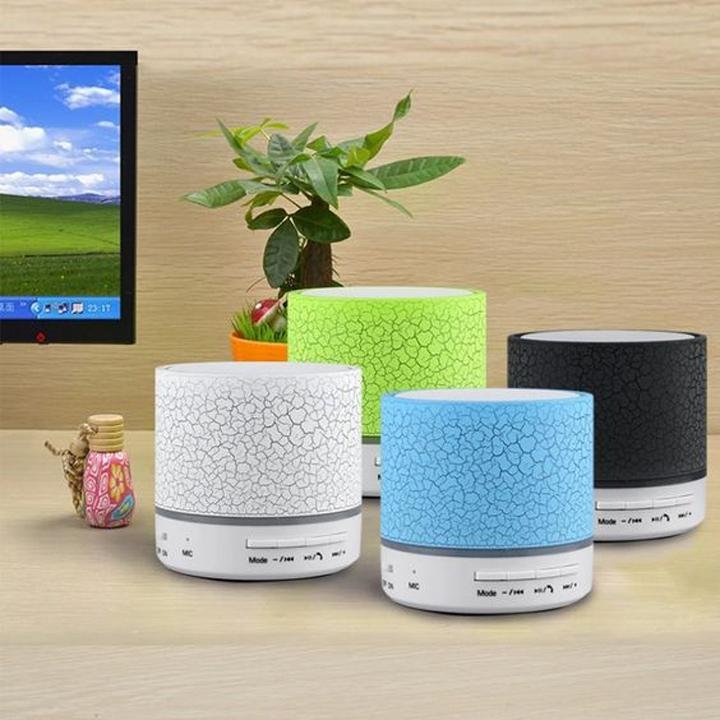 Loa bluetooh A9 mini tích hợp đèn LED cắm điện thoại máy tính