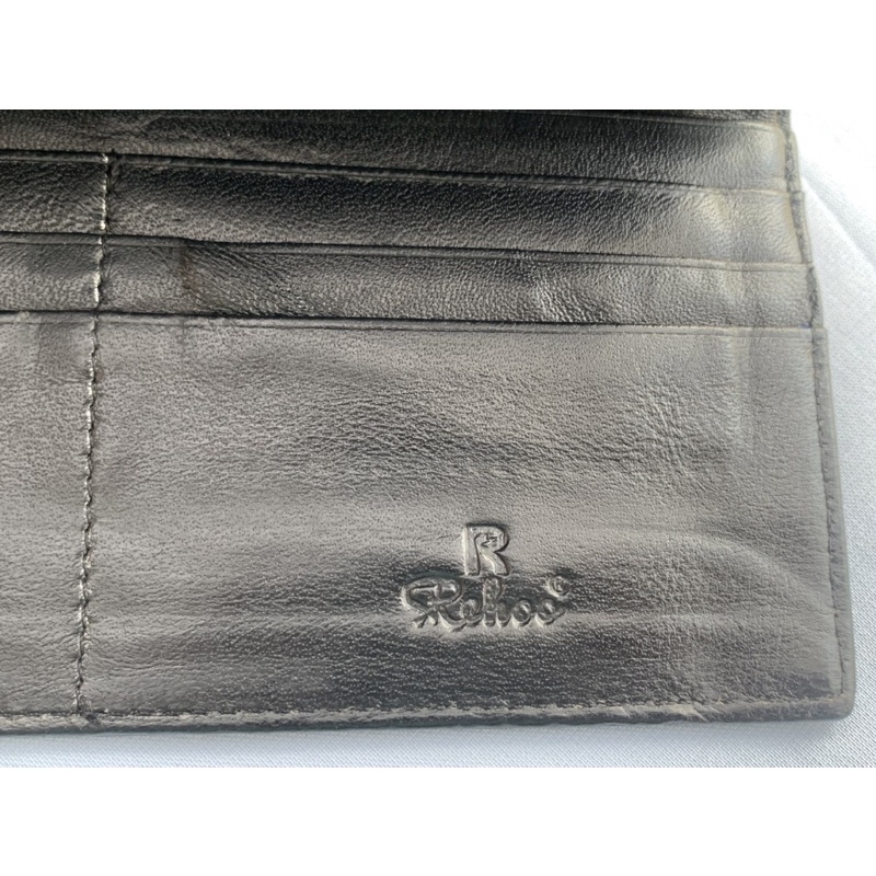 Túi ví chuẩn si. Túi ví qua sử dụng. Khách vui lòng xem hình nếu muốn biết thêm thông tin sản phẩm mời khách vô chat nhé