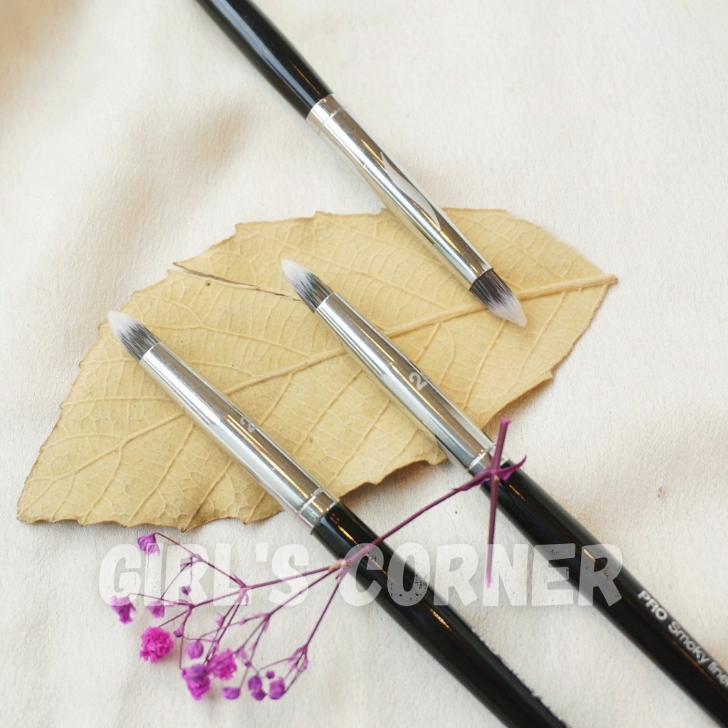 Cọ Nhấn Đuôi Mắt Sephora 24 Smockey Liner Brush