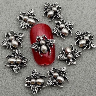 Phụ kiện đính móng nail hình con ong