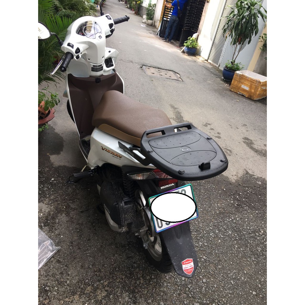 Combo lắp đặt gồm thùng givi B27N kèm đế đệm và baga givi chuẩn lắp đặt cho Vision 2018