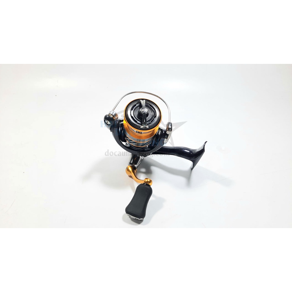 MÁY CÂU CÁ DAIWA REVROS-LT-1000-XH