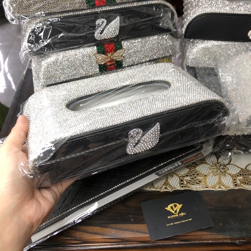 Hộp đựng khăn giấy trên taplo xe ô tô đính đá bằng da cao cáp - Vương Miện - Thiên Nga - Con Ong